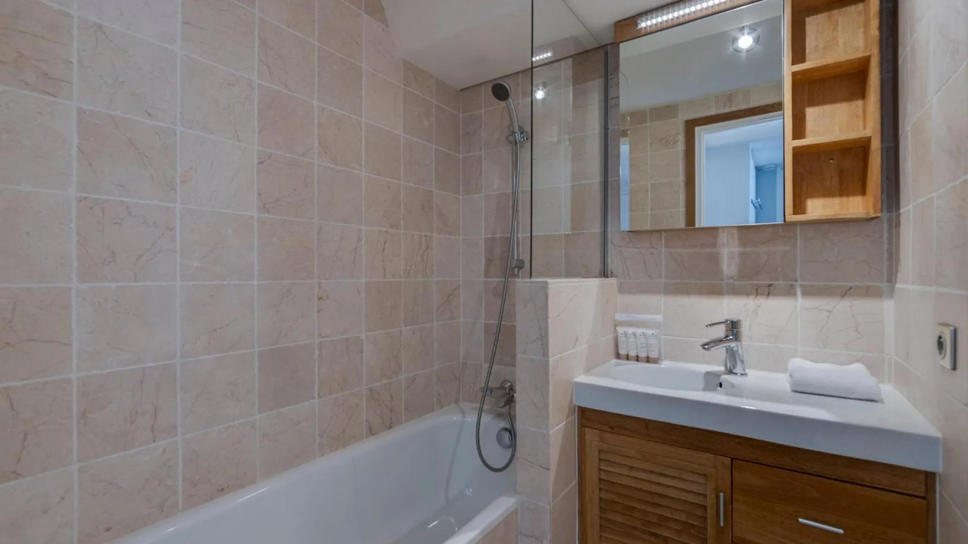 Superbe Appartement Au Coeur De Tignes, 4 Pieces, 6 Personnes, Pieds Des Pistes, Balcon, Wifi Inclus - Fr-1-641-46 Apartman